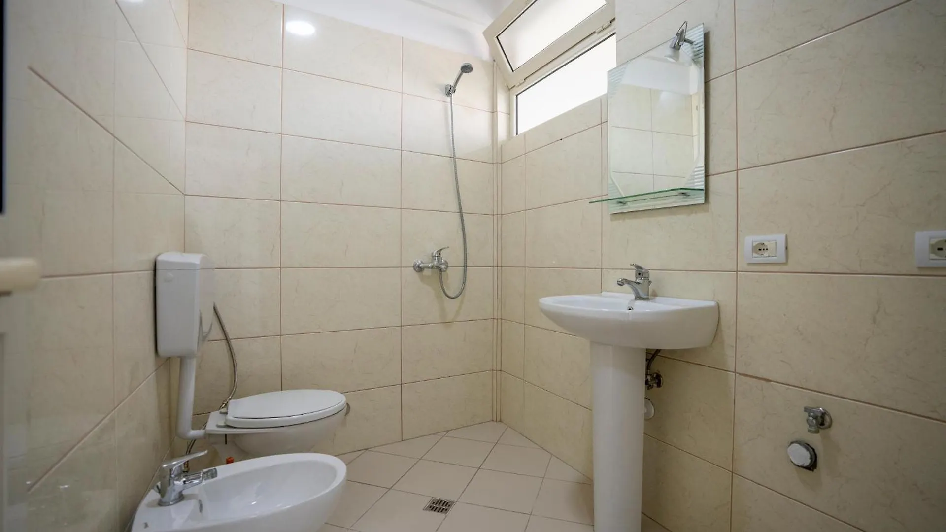 Golden Sleep Hostel Shkoder 0*,